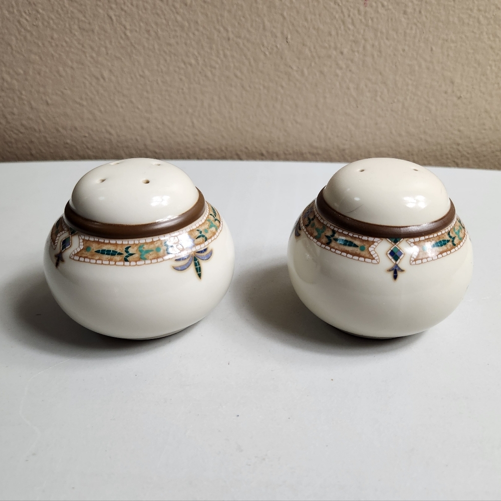 Noritake Chaparral Salt And Pepper Shakers